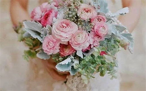 2028年农历八月初二是不是结婚吉日 今日办婚礼好不好